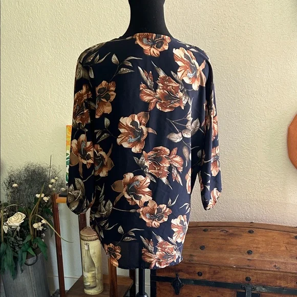 West Kei Navy and Orange Floral Wrap | Size Small - Picture 4 of 7